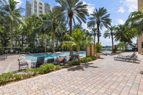 Condo in Sunny Isles Beach, Florida, 2 bedrooms  № 1997838 - photo 22