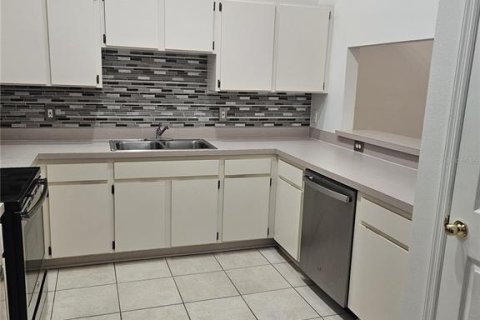 Touwnhouse à louer à Tampa, Floride: 3 chambres, 111.48 m2 № 2436673 - photo 5