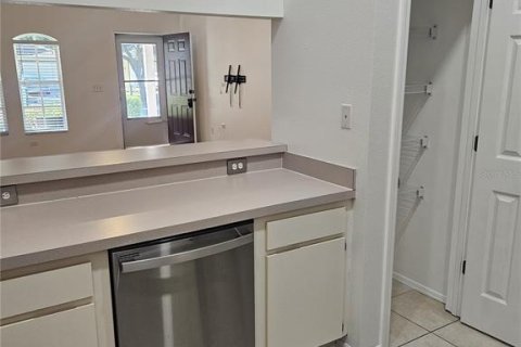 Touwnhouse à louer à Tampa, Floride: 3 chambres, 111.48 m2 № 2436673 - photo 6