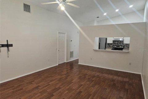 Touwnhouse à louer à Tampa, Floride: 3 chambres, 111.48 m2 № 2436673 - photo 4