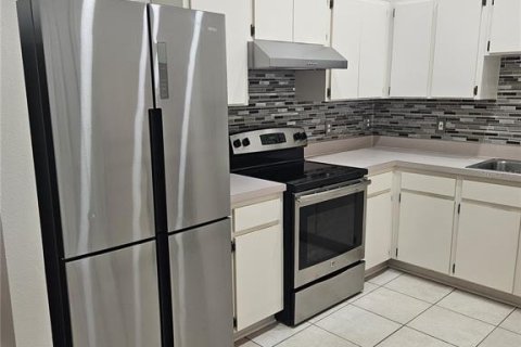 Touwnhouse à louer à Tampa, Floride: 3 chambres, 111.48 m2 № 2436673 - photo 7