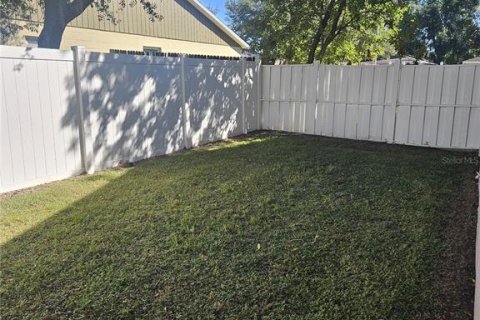 Touwnhouse à louer à Tampa, Floride: 3 chambres, 111.48 m2 № 2436673 - photo 13