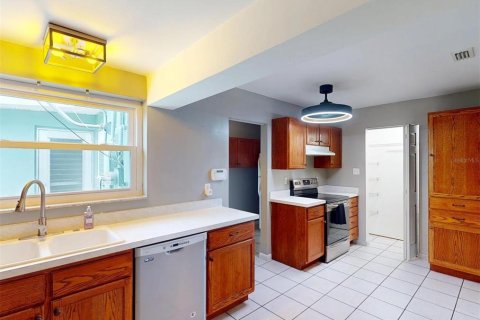 House in Port Charlotte, Florida 3 bedrooms, 175.77 sq.m. № 1807373 - photo 20
