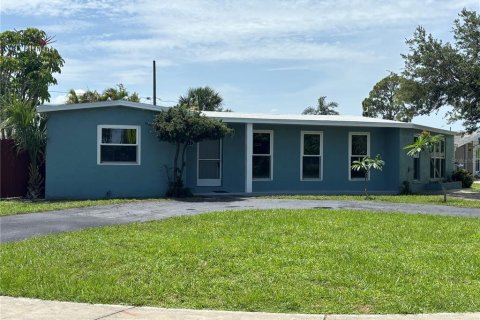 House in Port Charlotte, Florida 3 bedrooms, 175.77 sq.m. № 1807373 - photo 1
