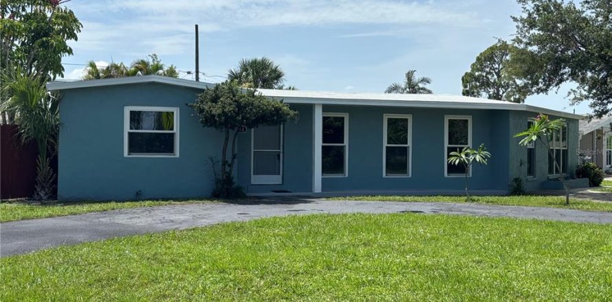 House in Port Charlotte, Florida 3 bedrooms, 175.77 sq.m. № 1807373