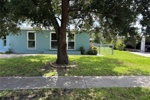 House in Port Charlotte, Florida 3 bedrooms, 175.77 sq.m. № 1807373 - photo 3