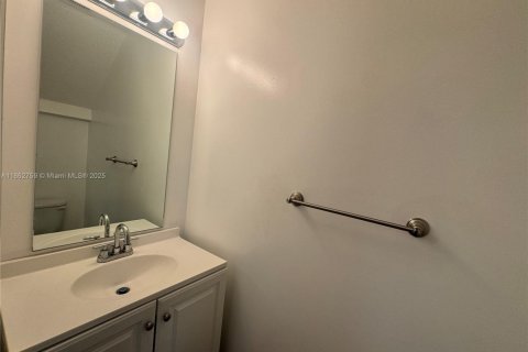 Touwnhouse à louer à Dania Beach, Floride: 3 chambres, 129.23 m2 № 1891071 - photo 12