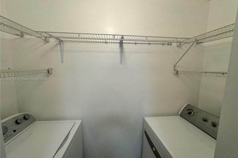 Touwnhouse à louer à Dania Beach, Floride: 3 chambres, 129.23 m2 № 1891071 - photo 14