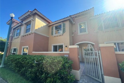 Touwnhouse à louer à Dania Beach, Floride: 3 chambres, 129.23 m2 № 1891071 - photo 1