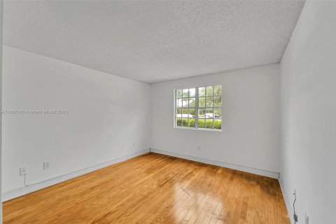 Condo in Pompano Beach, Florida, 1 bedroom  № 1891044 - photo 8