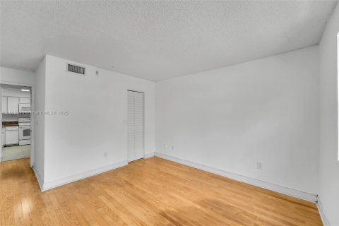 Condo in Pompano Beach, Florida, 1 bedroom  № 1891044 - photo 7
