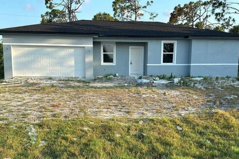 Casa en Port Charlotte, Florida 4 dormitorios, 151.99 m2 № 2329983