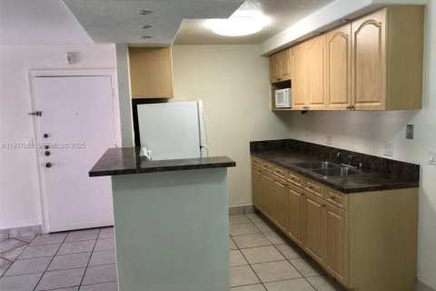 Condominio en alquiler en Miami, Florida, 1 dormitorio, 65.87 m2 № 1988242 - foto 3