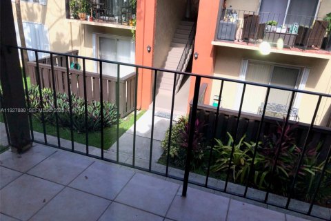 Condominio en alquiler en Miami, Florida, 1 dormitorio, 65.87 m2 № 1988242 - foto 8