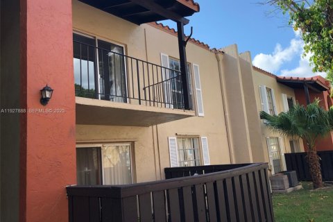 Condominio en Miami, Florida, 1 dormitorio  № 1988242