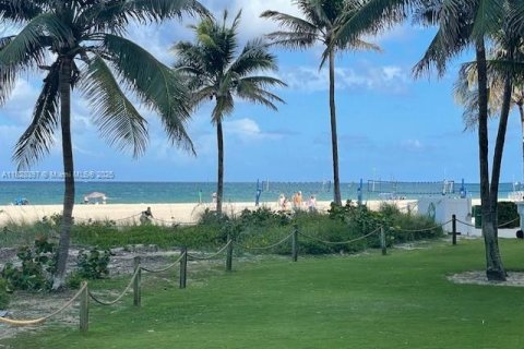 Condo in Pompano Beach, Florida, 2 bedrooms  № 1802484 - photo 27