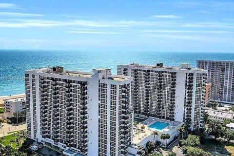 Condo in Pompano Beach, Florida, 2 bedrooms  № 1802484 - photo 5
