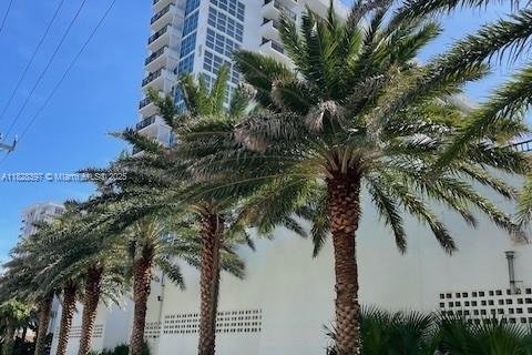 Condo in Pompano Beach, Florida, 2 bedrooms  № 1802484 - photo 4