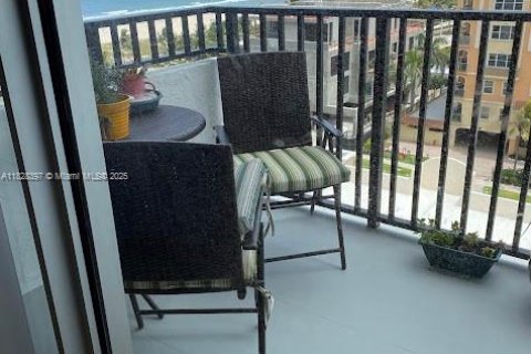 Condo in Pompano Beach, Florida, 2 bedrooms  № 1802484 - photo 15