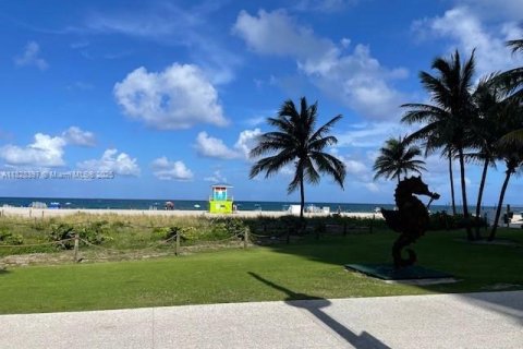 Condo in Pompano Beach, Florida, 2 bedrooms  № 1802484 - photo 23