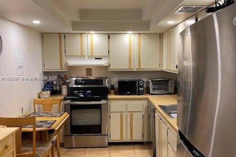 Condo in Pompano Beach, Florida, 2 bedrooms  № 1802484 - photo 14