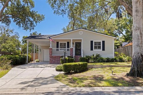 House in Saint Petersburg, Florida 4 bedrooms, 179.02 sq.m. № 2151466