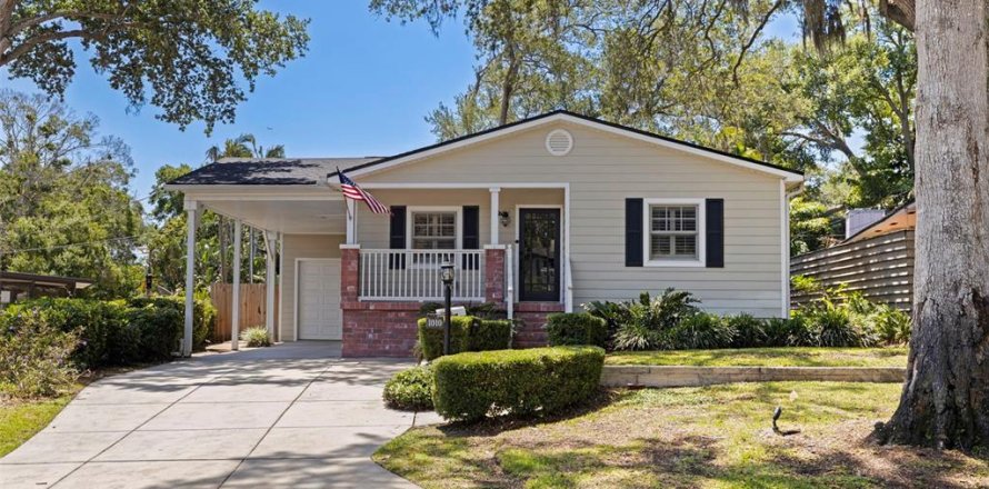 House in Saint Petersburg, Florida 4 bedrooms, 179.02 sq.m. № 2151466