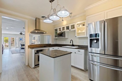 House in Saint Petersburg, Florida 4 bedrooms, 179.02 sq.m. № 2151466 - photo 7