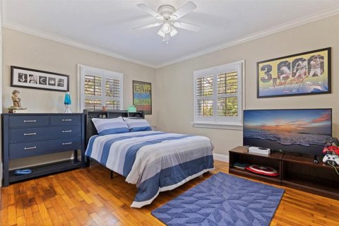 House in Saint Petersburg, Florida 4 bedrooms, 179.02 sq.m. № 2151466 - photo 23
