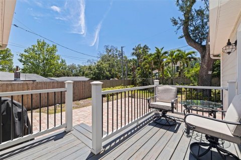 House in Saint Petersburg, Florida 4 bedrooms, 179.02 sq.m. № 2151466 - photo 28