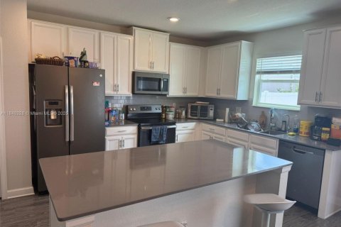 Casa en venta en Davenport, Florida, 4 dormitorios, 246.66 m2 № 1828907 - foto 2