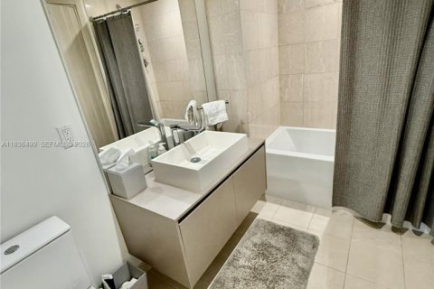 Copropriété à louer à Miami, Floride: 3 chambres, 177.35 m2 № 1996229 - photo 12