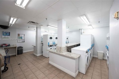Condo in Miami, Florida, 1 bedroom  № 1942192 - photo 20