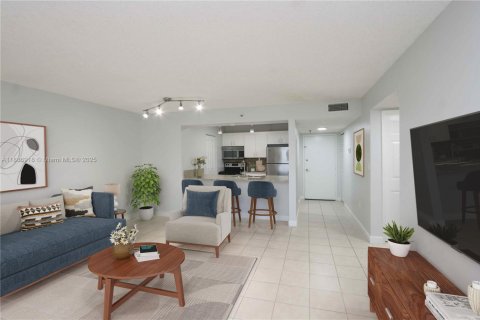 Condo in Miami, Florida, 1 bedroom  № 1942192 - photo 1