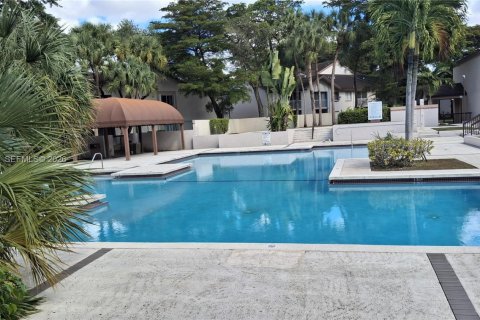 Copropriété à louer à Miami, Floride: 2 chambres, 121.89 m2 № 2034666 - photo 16