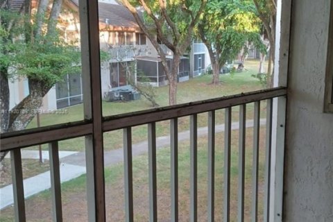 Copropriété à louer à Miami, Floride: 2 chambres, 121.89 m2 № 2034666 - photo 11