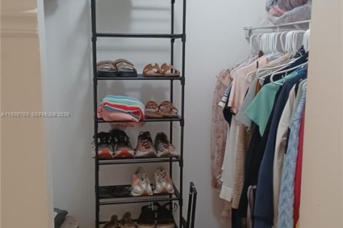 Copropriété à louer à Miami, Floride: 2 chambres, 121.89 m2 № 2034666 - photo 10