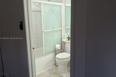 Copropriété à louer à Miami, Floride: 2 chambres, 121.89 m2 № 2034666 - photo 9