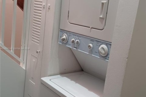 Copropriété à louer à Miami, Floride: 2 chambres, 121.89 m2 № 2034666 - photo 13