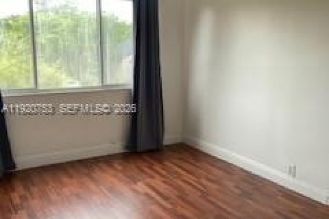 Copropriété à louer à Miami, Floride: 2 chambres, 121.89 m2 № 2034666 - photo 18