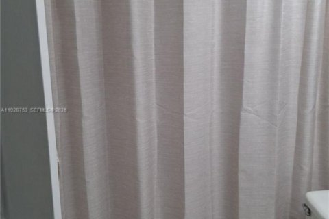 Copropriété à louer à Miami, Floride: 2 chambres, 121.89 m2 № 2034666 - photo 8