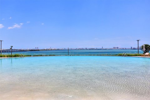 Condo in Miami, Florida, 3 bedrooms  № 2011217