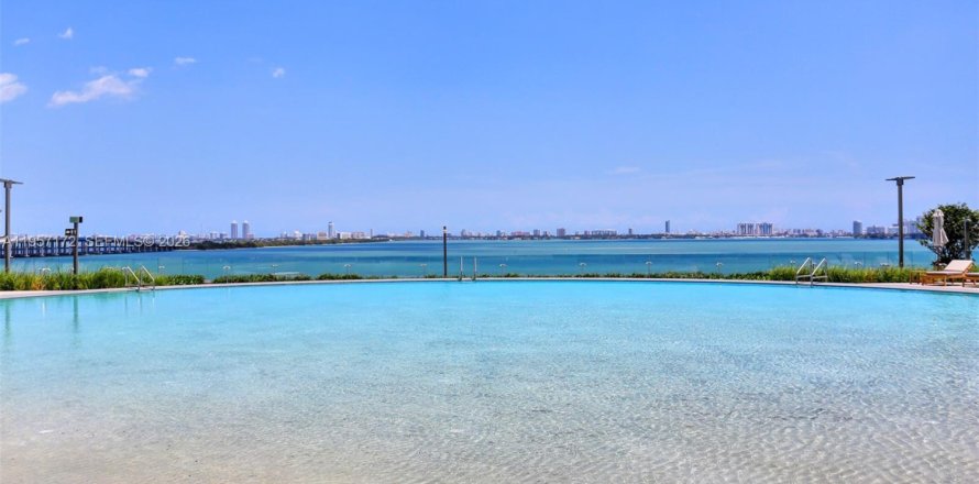 Condo in Miami, Florida, 3 bedrooms  № 2011217