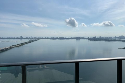 Condo in Miami, Florida, 3 bedrooms  № 2011217 - photo 19