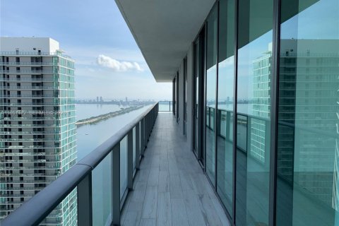 Condo in Miami, Florida, 3 bedrooms  № 2011217 - photo 27