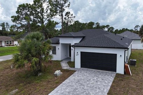 House in North Port, Florida 4 bedrooms, 183.48 sq.m. № 2203595