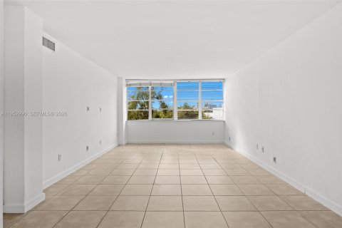 Купить кондоминиум в Майами, Флорида 2 спальни, 101.17м2, № 2010781 - фото 16