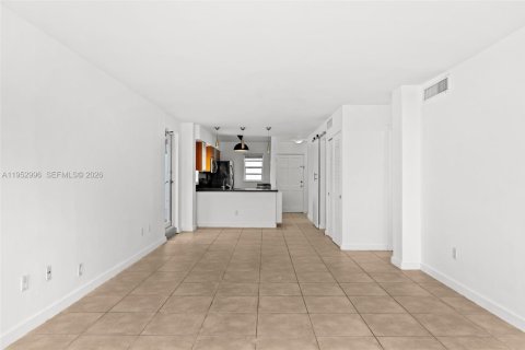 Купить кондоминиум в Майами, Флорида 2 спальни, 101.17м2, № 2010781 - фото 15