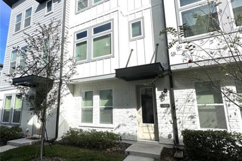Townhouse in Orlando, Florida 3 bedrooms, 146.41 sq.m. № 1901144 - photo 2