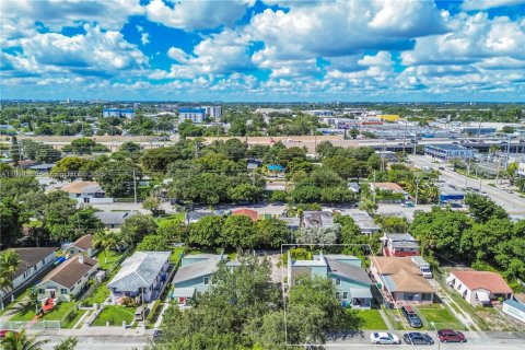 House in Miami, Florida 1 bedroom, 64.1 sq.m. № 1952535 - photo 22